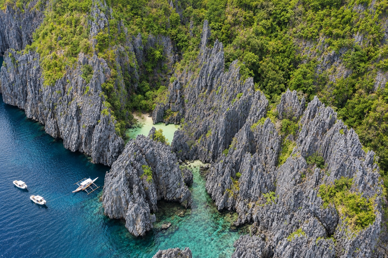 El Nido Tour C island hopping — hidden beaches and Santuário de Matinloc, Palawan